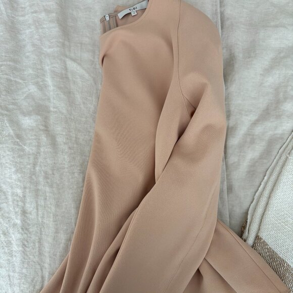 TIBI Structured Crepe Sculpted Shoulder Top - Size 4 - Nude - EUC - Picture 3 of 4